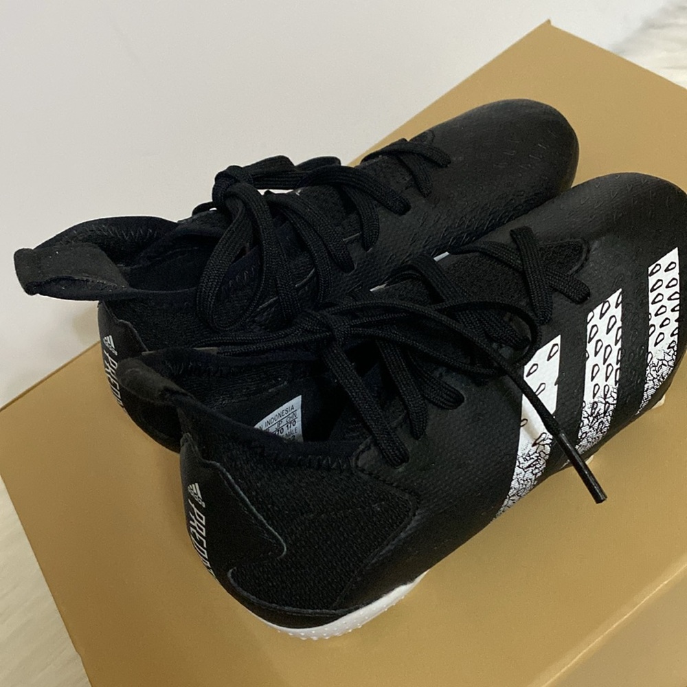 Adidas Predator pre school soccer shoes 10.5K - Picture 2 of 9